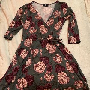 Floral fitted quarter sleeve dress, worn once.